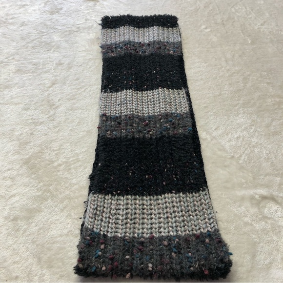 Betsy Johnson Warm Winter Loose Knit Circle Infinity Scarf - Picture 3 of 6